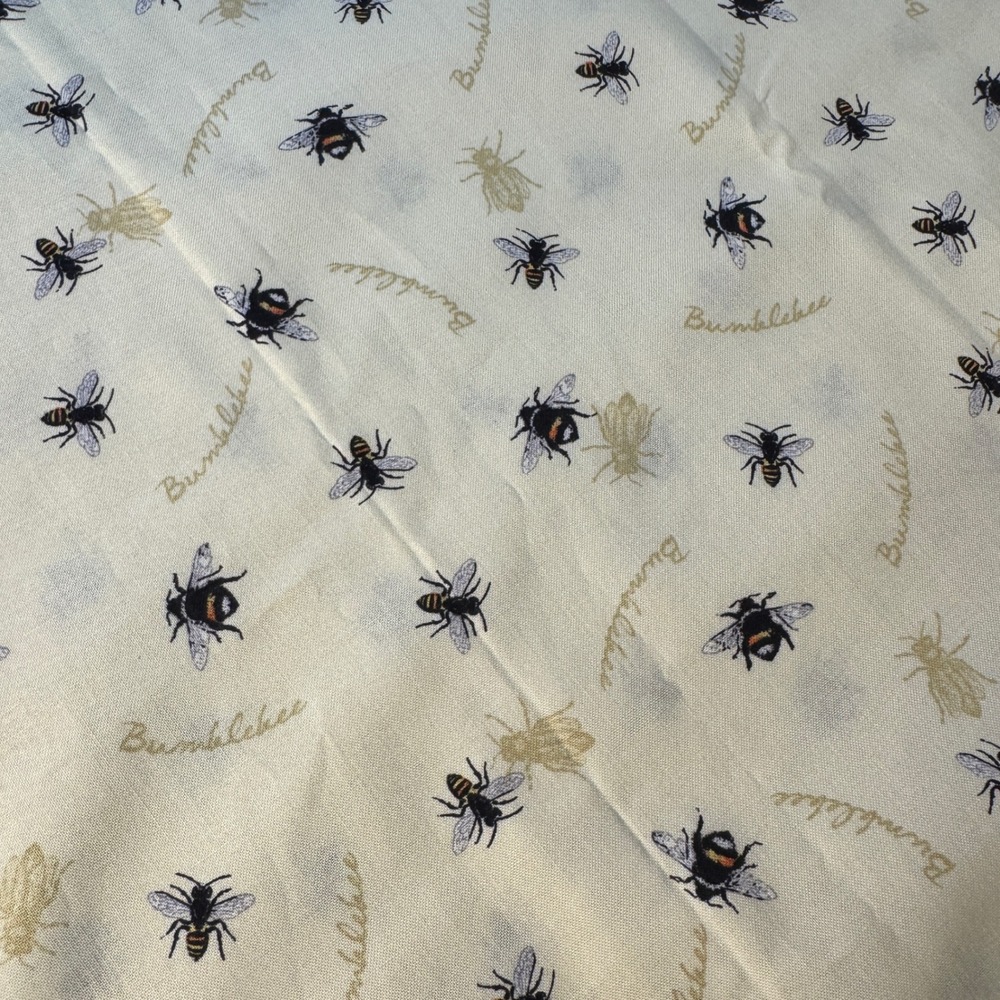David Textiles Bumblebee Fabric Crafting 36x41 Cream Bee Print Cotton‎